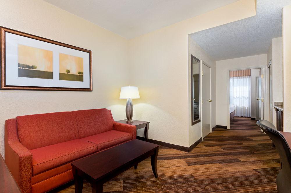 Holiday Inn Express & Suites Lakeland North I-4 By Ihg Bagian luar foto