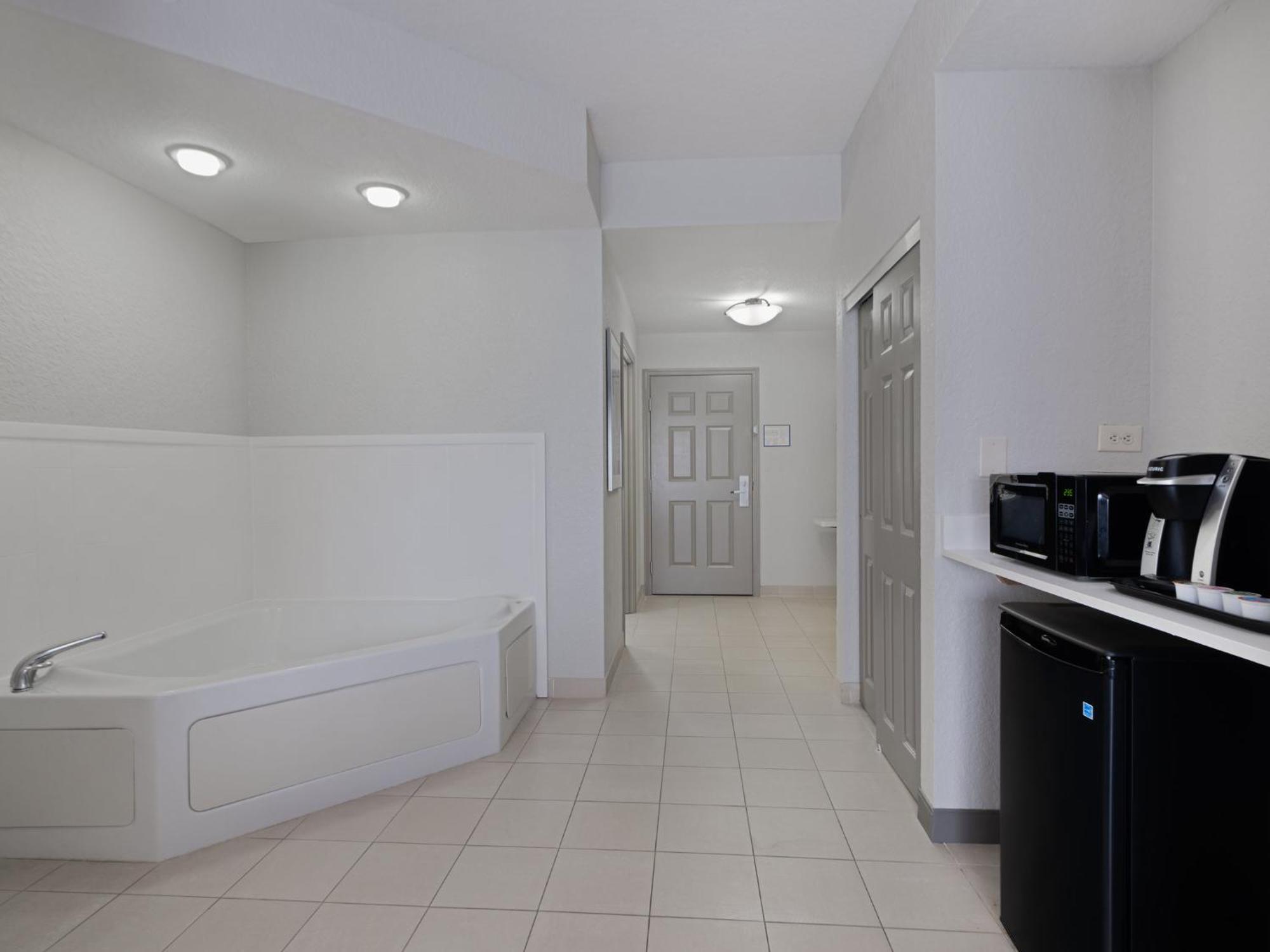 Holiday Inn Express & Suites Lakeland North I-4 By Ihg Bagian luar foto