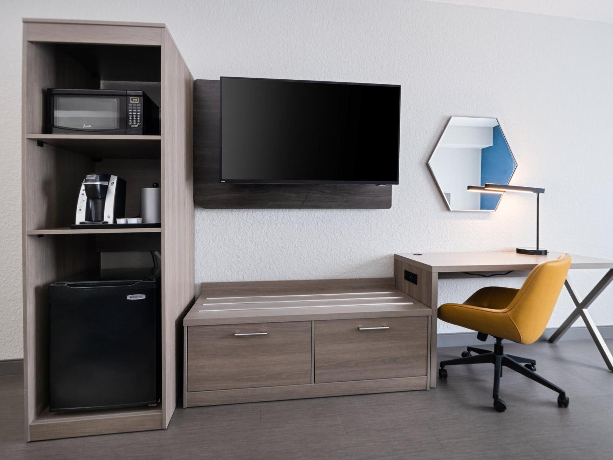 Holiday Inn Express & Suites Lakeland North I-4 By Ihg Bagian luar foto