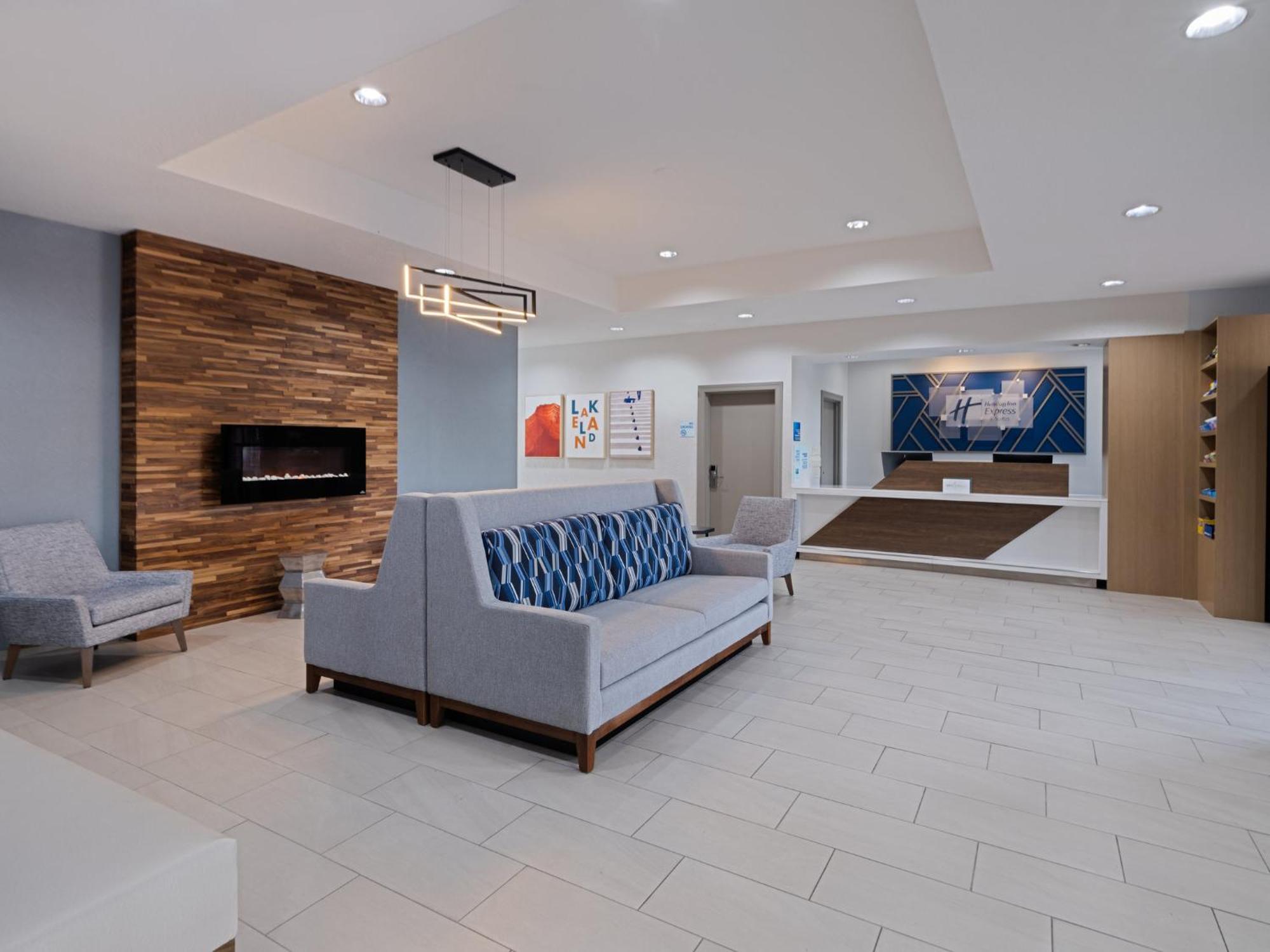 Holiday Inn Express & Suites Lakeland North I-4 By Ihg Bagian luar foto