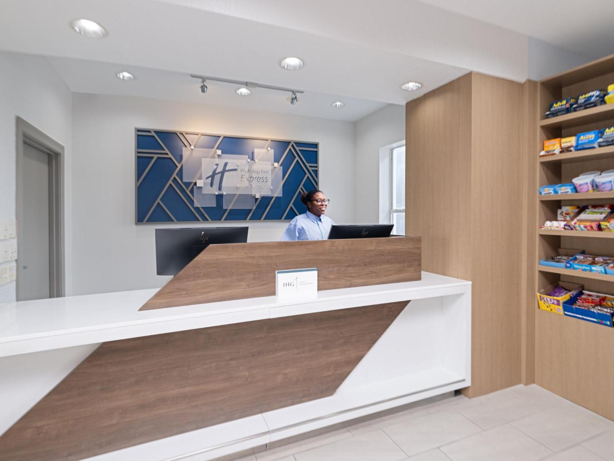 Holiday Inn Express & Suites Lakeland North I-4 By Ihg Bagian luar foto